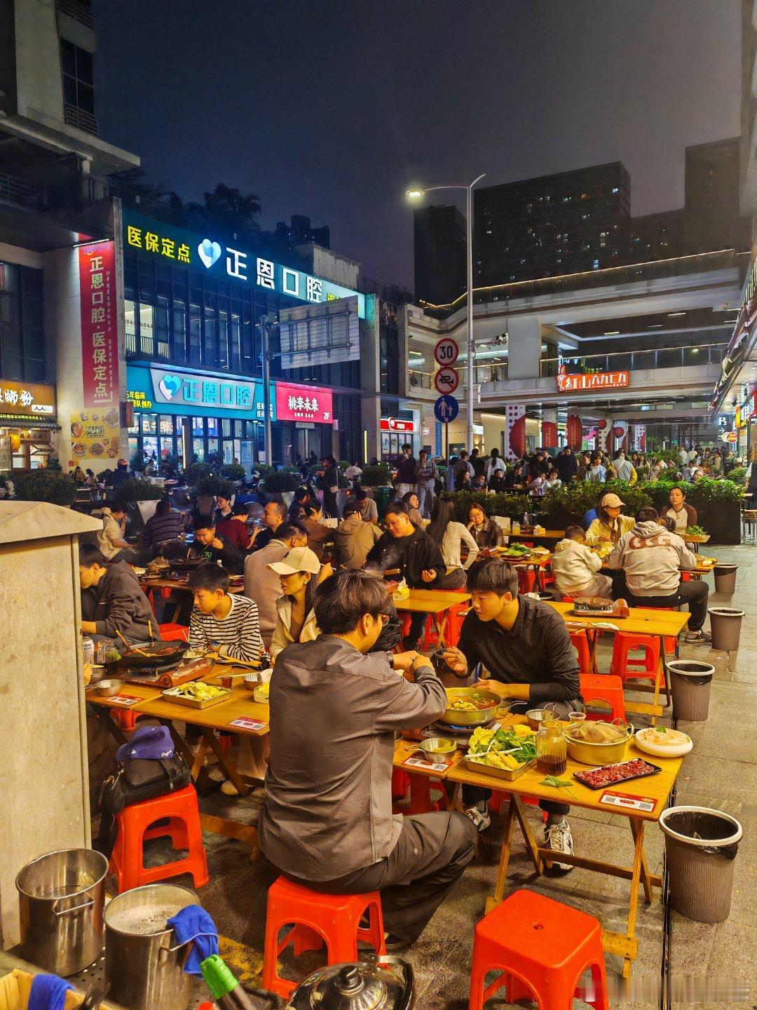 红山6979商业活了，太火爆了，美女唱的不错！ 深圳·红山六九七九商业中心