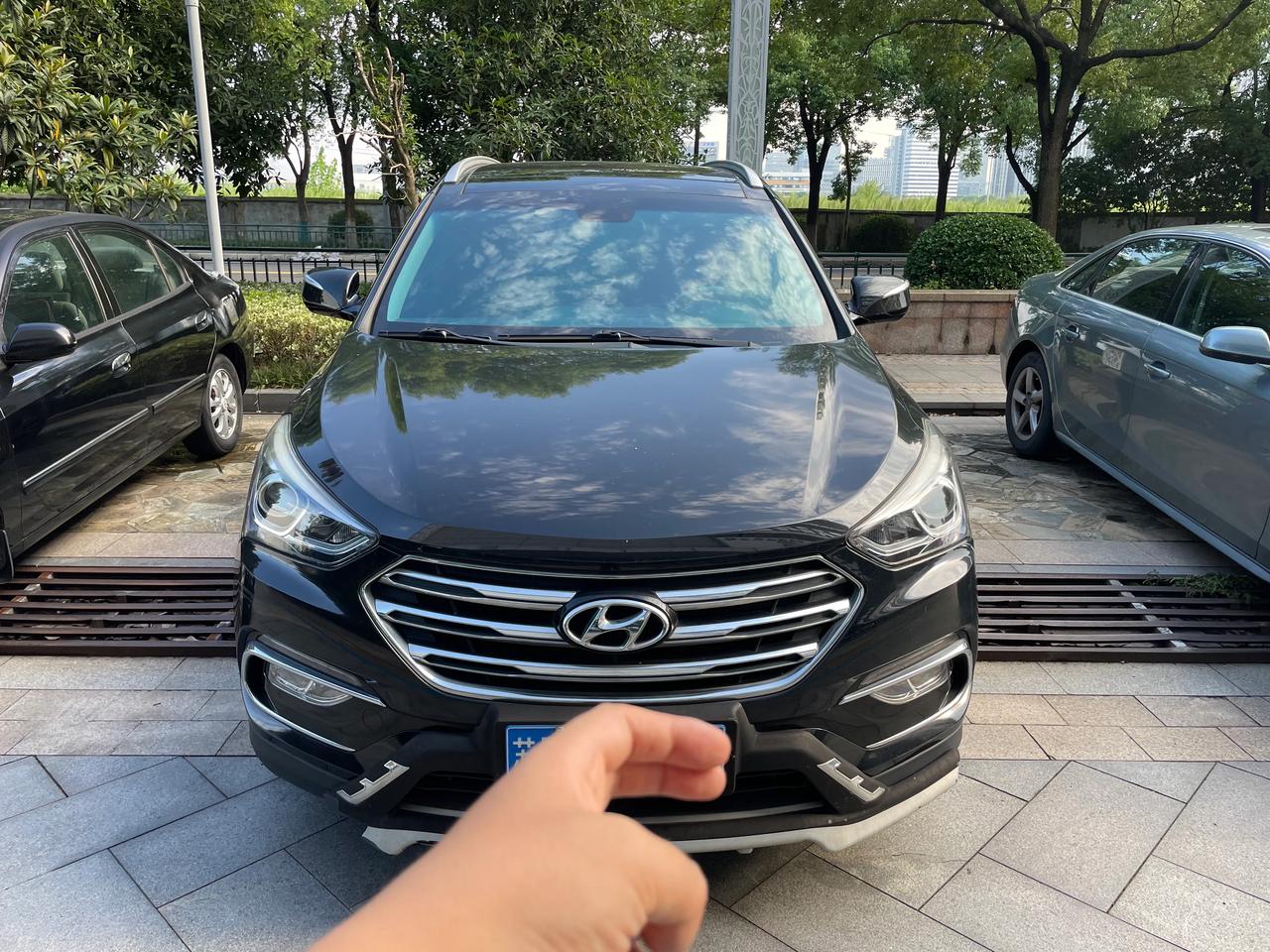 新纳入4台小车🚗3-9万都有
这次都是家用一手车
17年12月上牌现代胜达2.