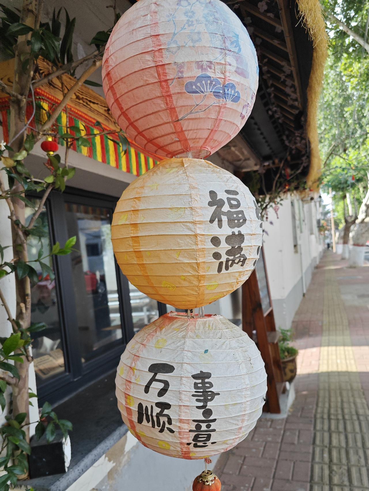房子原本就是是用来安家生活的商品，买房是为了烟火安居，能够安稳栖身便是最好的所得