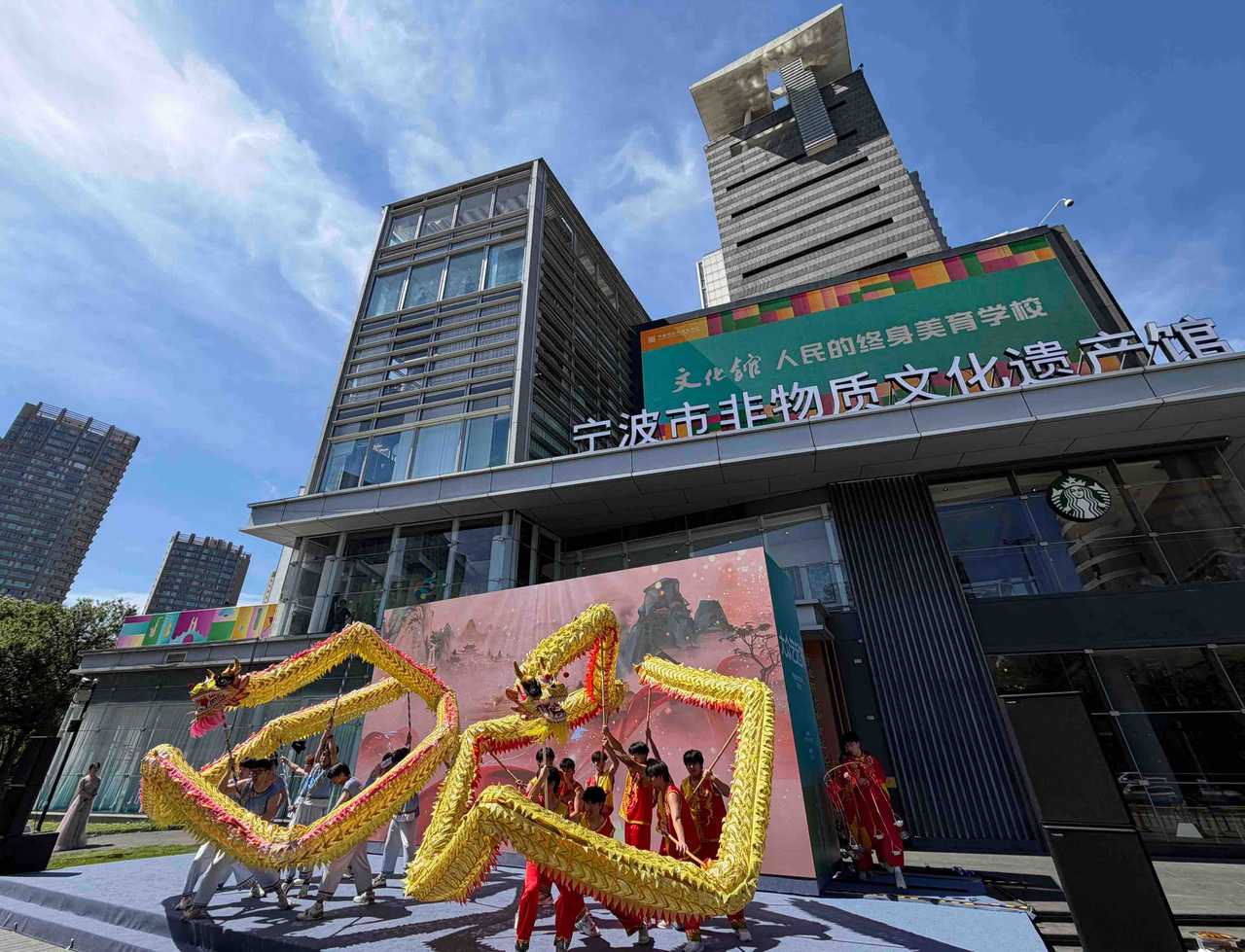 三江汇流新地标宁波市公共文化中心正式启用 7月16日，坐落于海曙灵桥路768号、