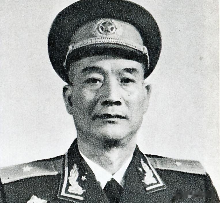 1931年，一个18岁的国民党上尉军医被红军俘虏，红军看他还是个娃娃，问他想不想