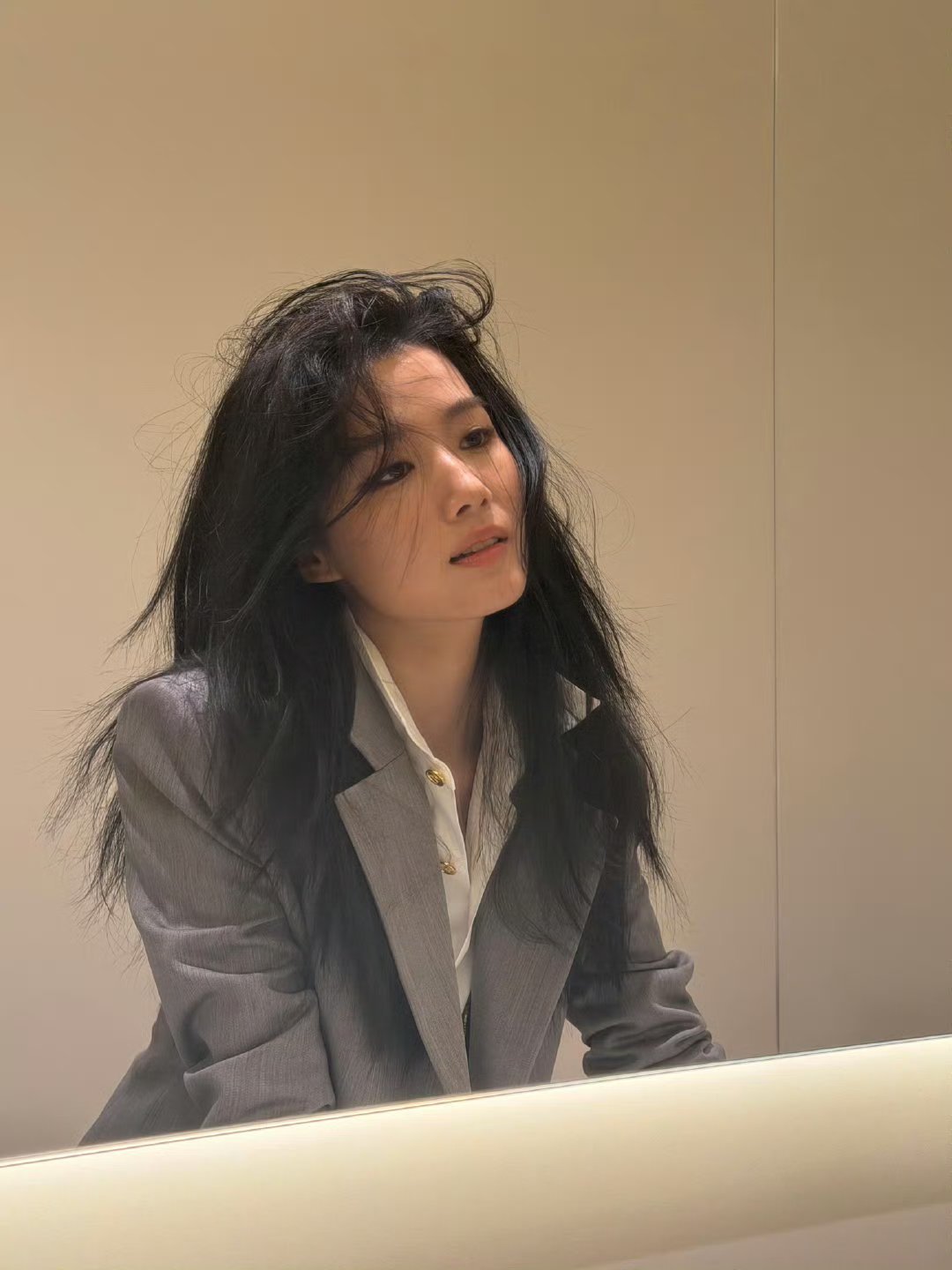 卢昱晓全包眼线造型姐味溢出来了！ 