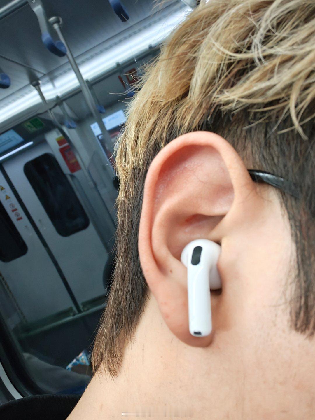 感觉AirPods 4 ANC的抗风噪还是不太理想地铁上还是会有掉降噪和啸叫的情