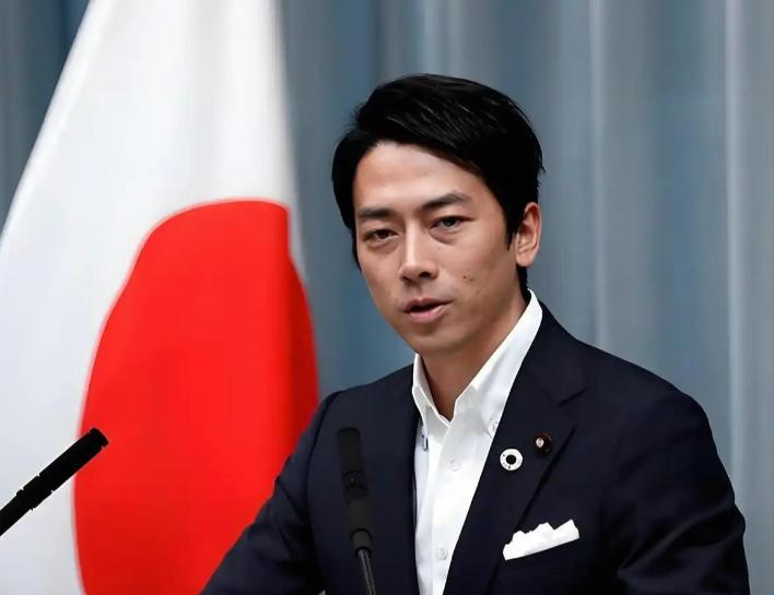 你敢信？堂堂日本内阁重臣、手握防卫大权的小泉进次郎，在最新一轮官方资产公示中，个