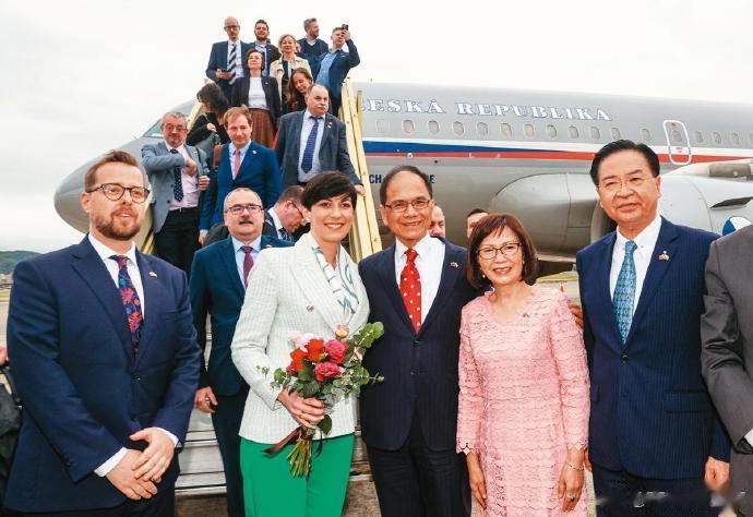 搞邪完了，一个个都登鼻子上脸了——台媒称：捷克与台当局即将达成重大武器交易，捷克