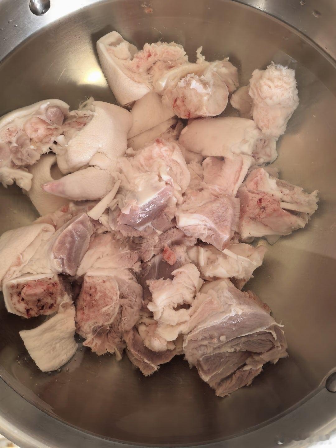 李爷减肥计划 减肥的第一百天。天冷，小伙伴们，卤个大猪蹄子下酒谁懂啊。