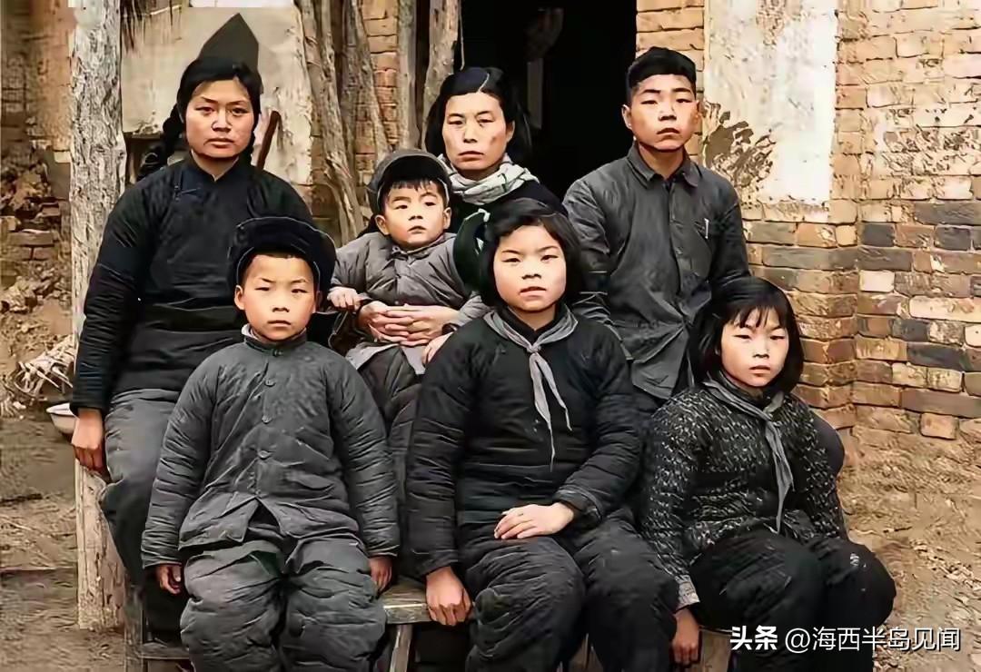 这是焦裕禄妻子徐俊雅与焦守凤（长女）、焦守云（次女）、焦守军（三女）、焦国庆（长