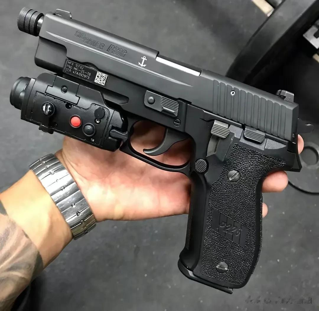 MK25也就是西格绍尔P226型手枪，该型号在上世纪80年代初期问世，并参与了美