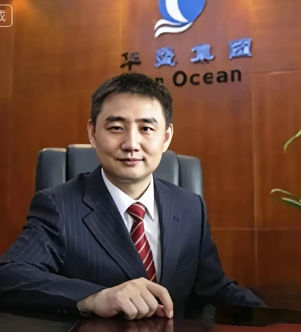 这操作真挺有意思！
浏阳出事的烟花厂工商登记叫李定才，他是实际控制人，职务竟然挂