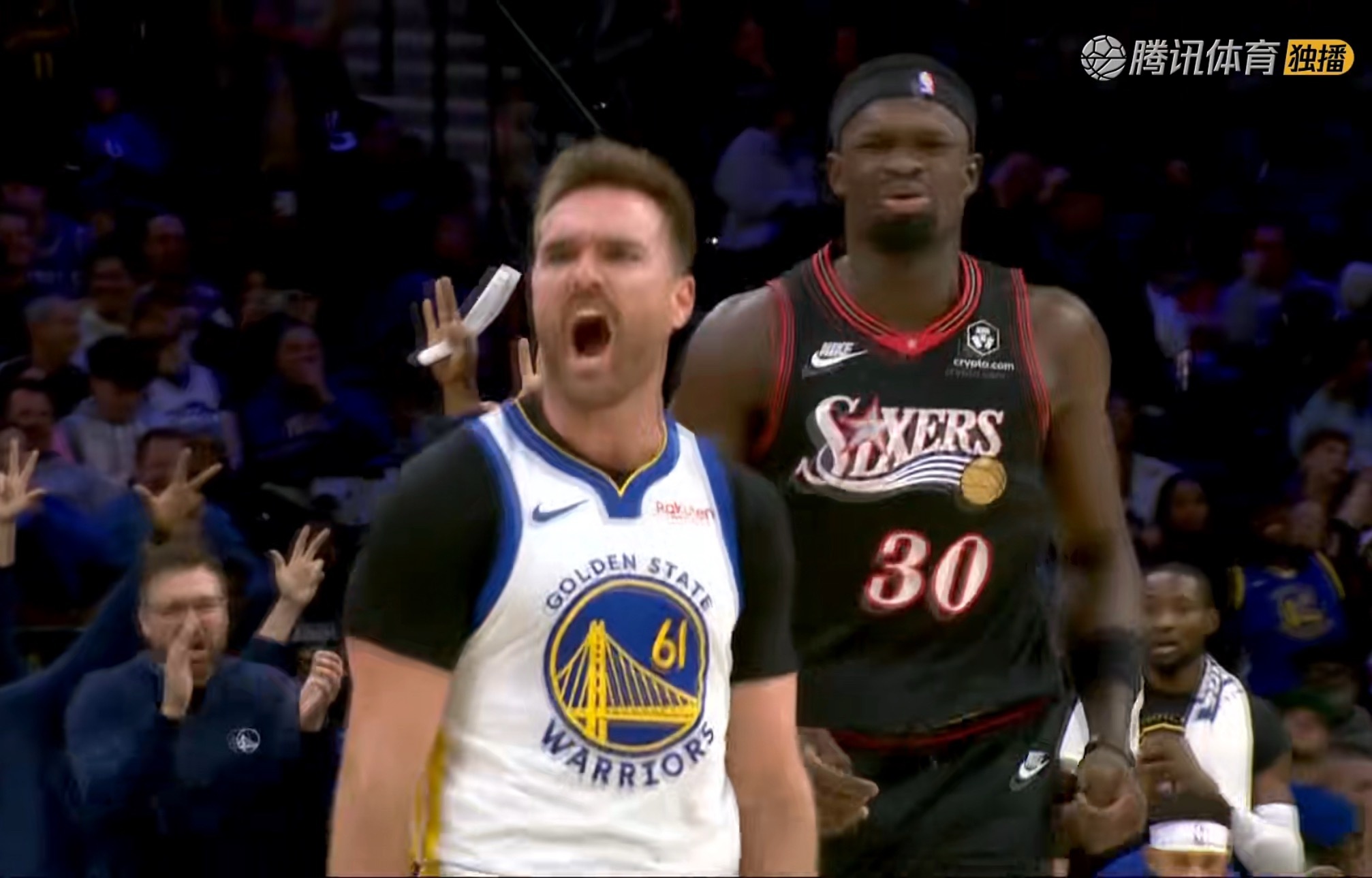 斯宾塞进关键3分后对面防守队员以及我方队友的反应👀 勇士vs76人