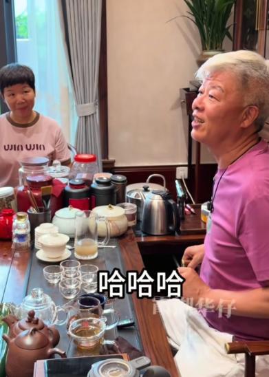 别刷到“霞湖世家老板娘听说捐500万给青训眼皮都没抬说应该的”就光嗑CP了，这事