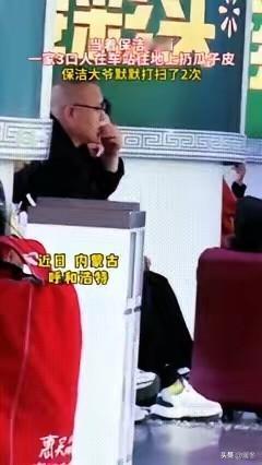 衣着光鲜内心丑陋！呼和浩特高铁一家三口当众乱扔垃圾，还怒怼好心路人
 
好好的高