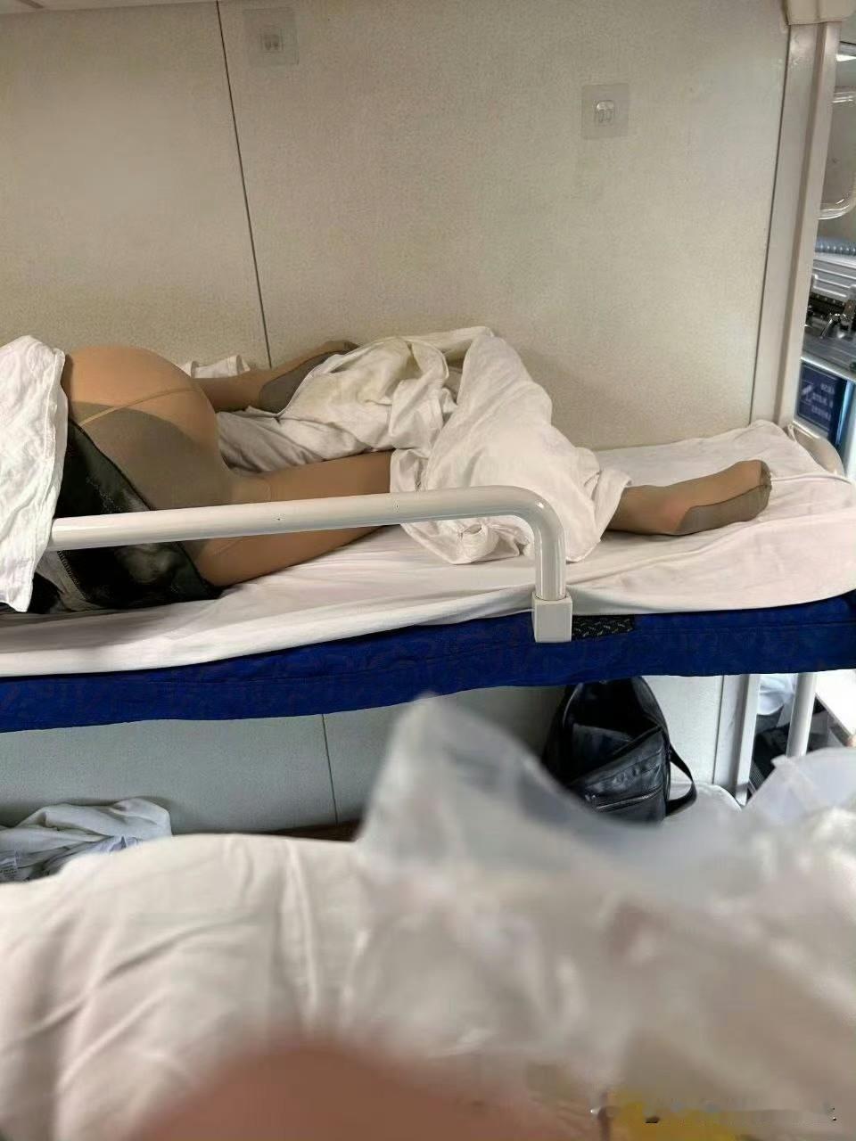 生活不止眼前的苟且，还有诗和远方 
话说回来咋一点不注意细节呢
你看看这样好吗