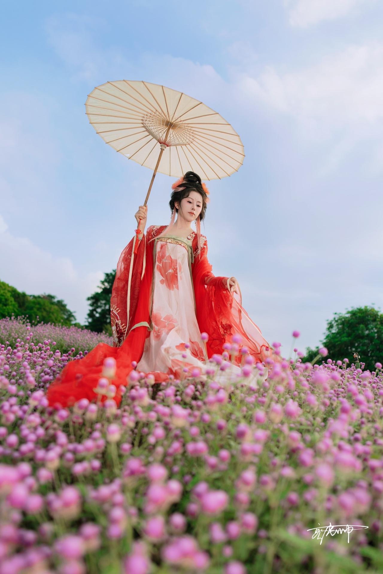 带了一盏金贝hi900，差点没压住背后的天空，80w功率拍逆光，离远了还是有点吃