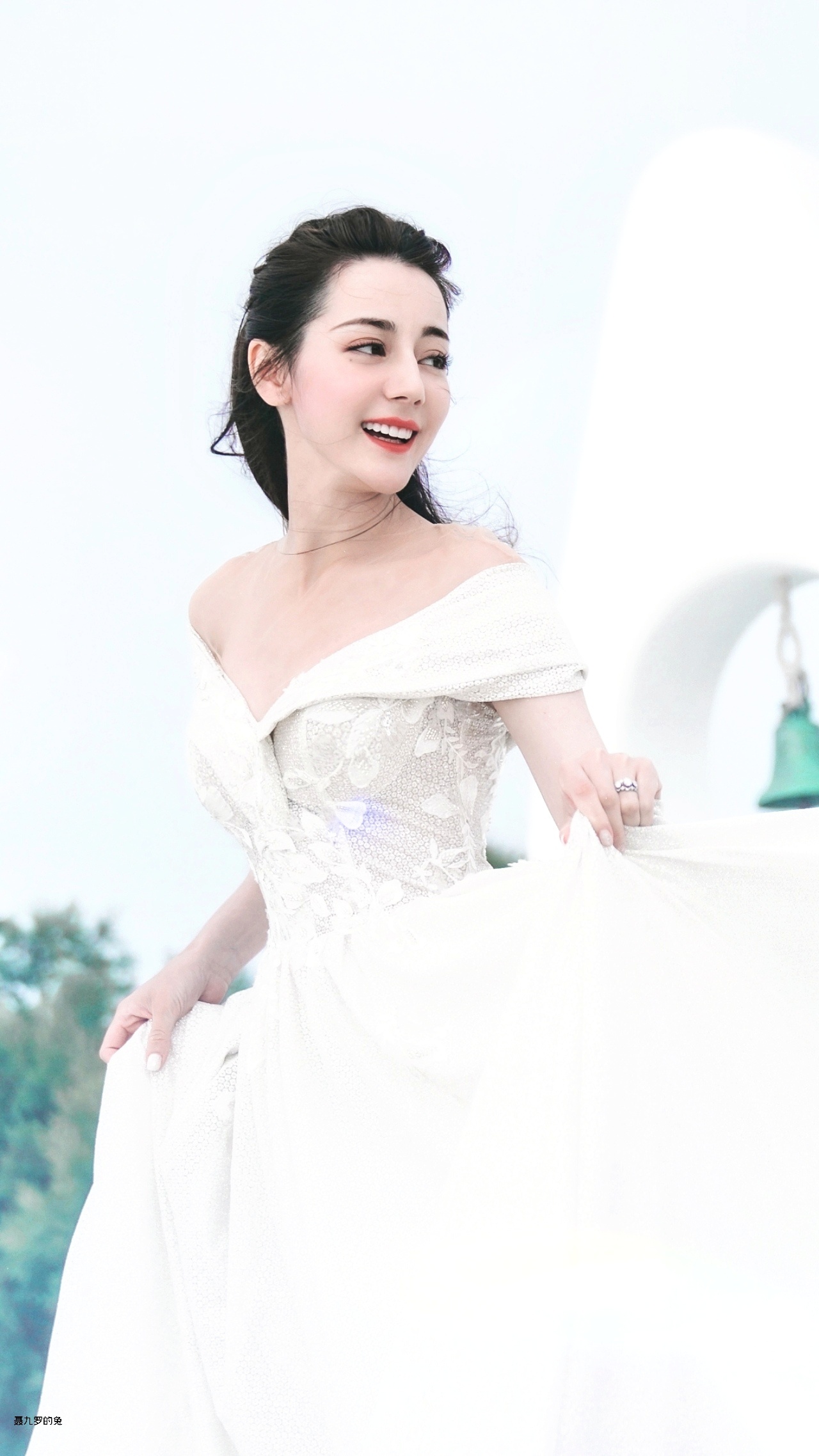 路虎卫士全驭代言人迪丽热巴 洁白的婚纱～ 