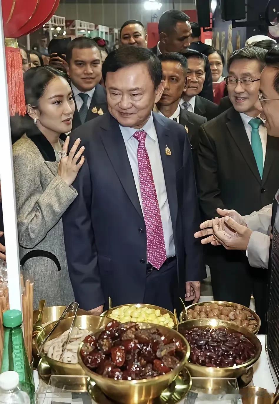 佩通坦有他信的庇护和保护，哪怕前方再困难，也有靠山。佩通坦因为录音们事件，被暂停