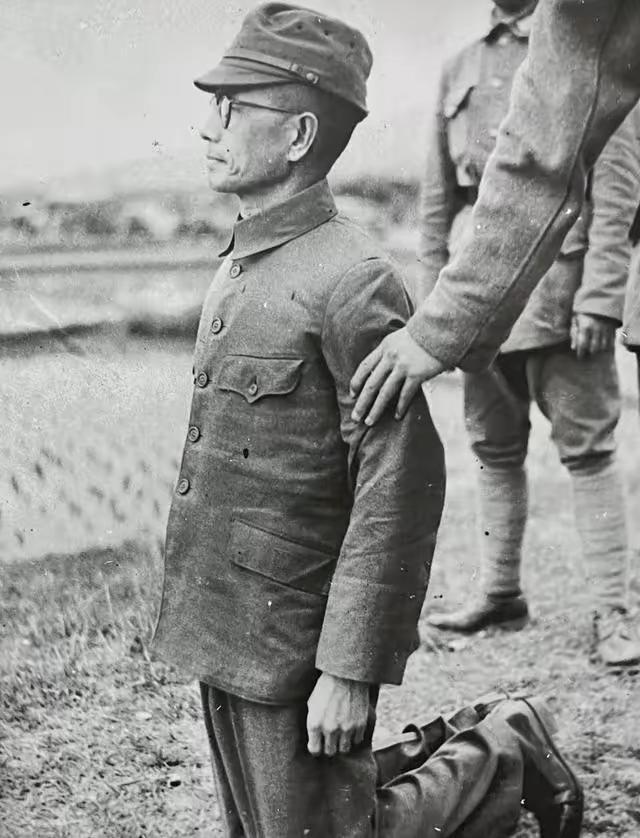 1947年，一个日军中将被执行枪决。然而，连中三枪他都没死。突然，监刑军官对开枪