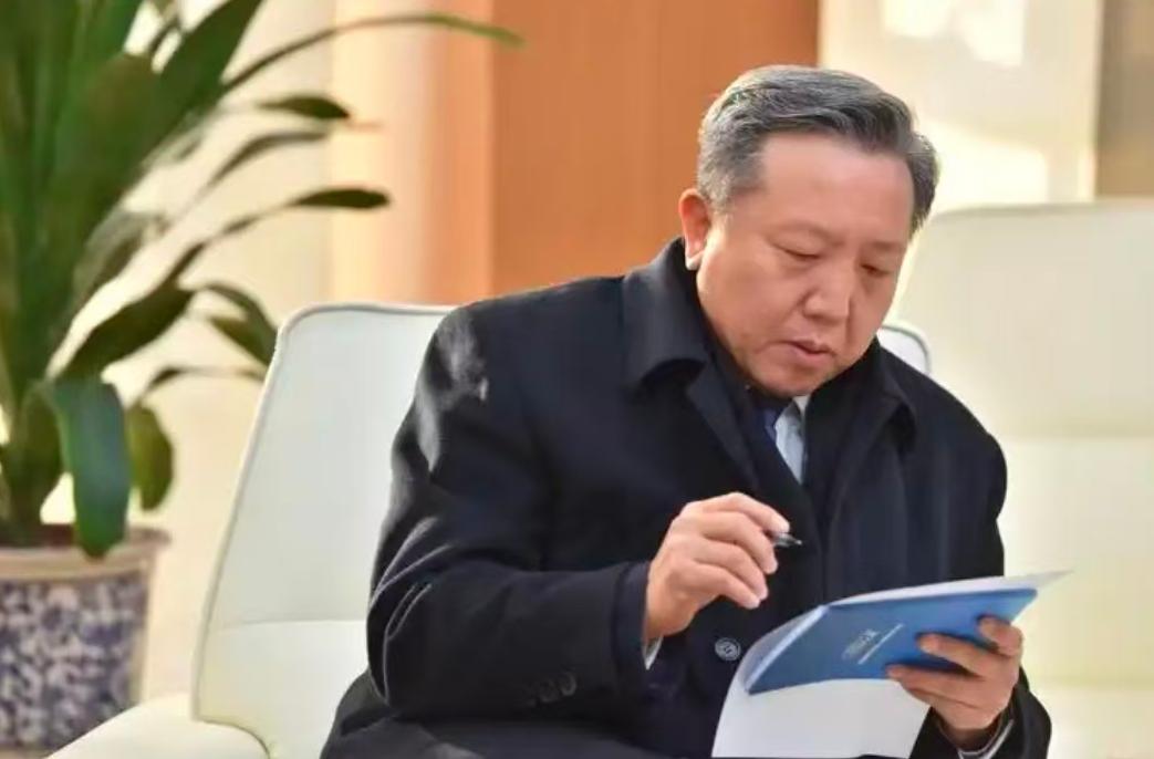 “这才是真专家！”经济学家吴晓求教授说：“老百姓都没收入了，还在刺激消费！这种做