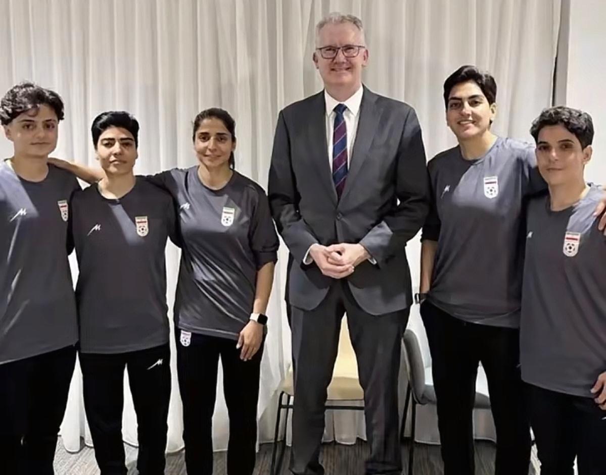 澳大利亚官方向5名伊朗女足球员发放人道主义签证，伯克表态：“这里安全，欢迎留下。