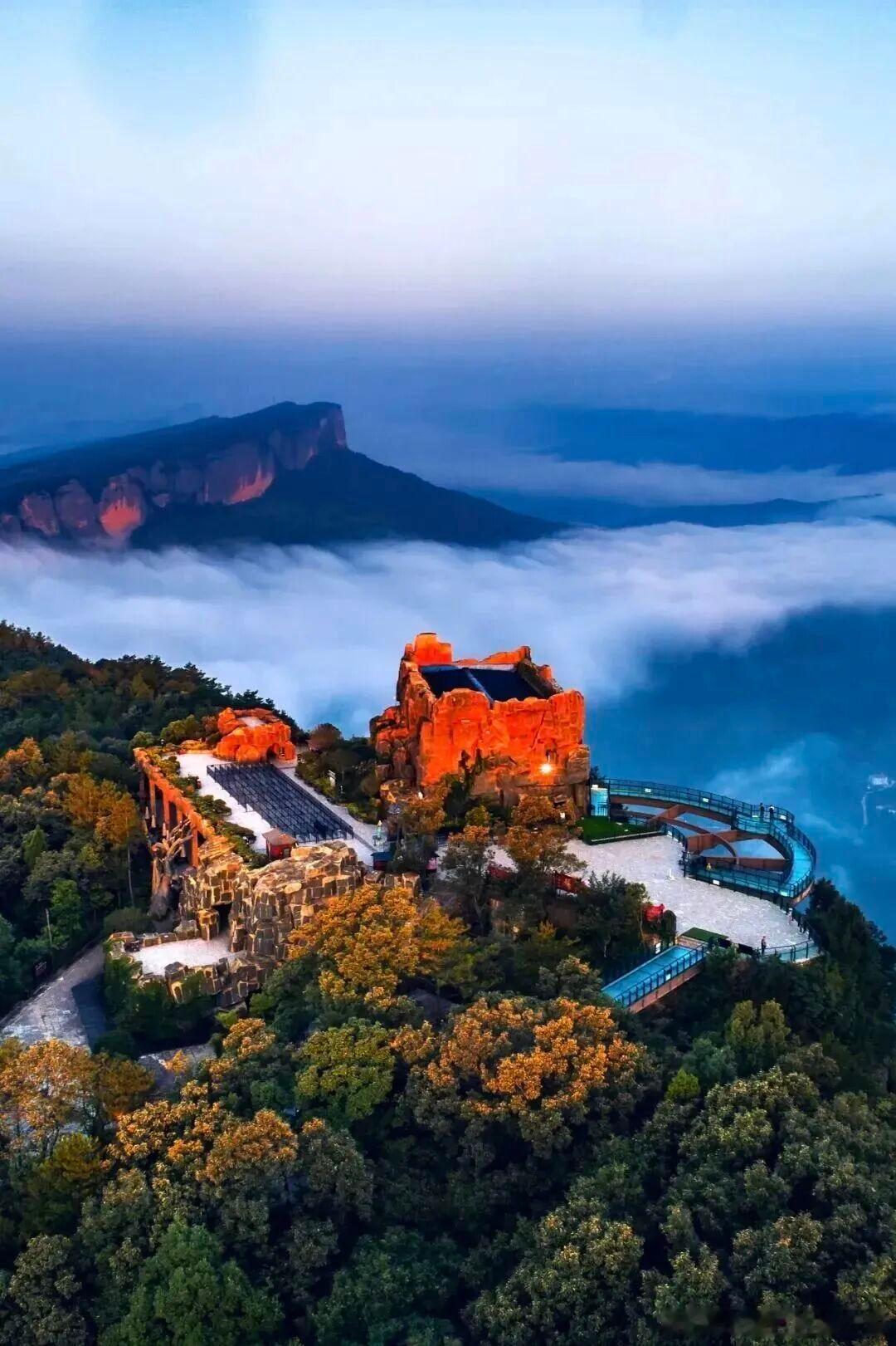 躲开人挤人！错峰游剑门关，才得见蜀道真正的雄奇巍峨🌄等到喧嚣褪去，剑门关的秋才