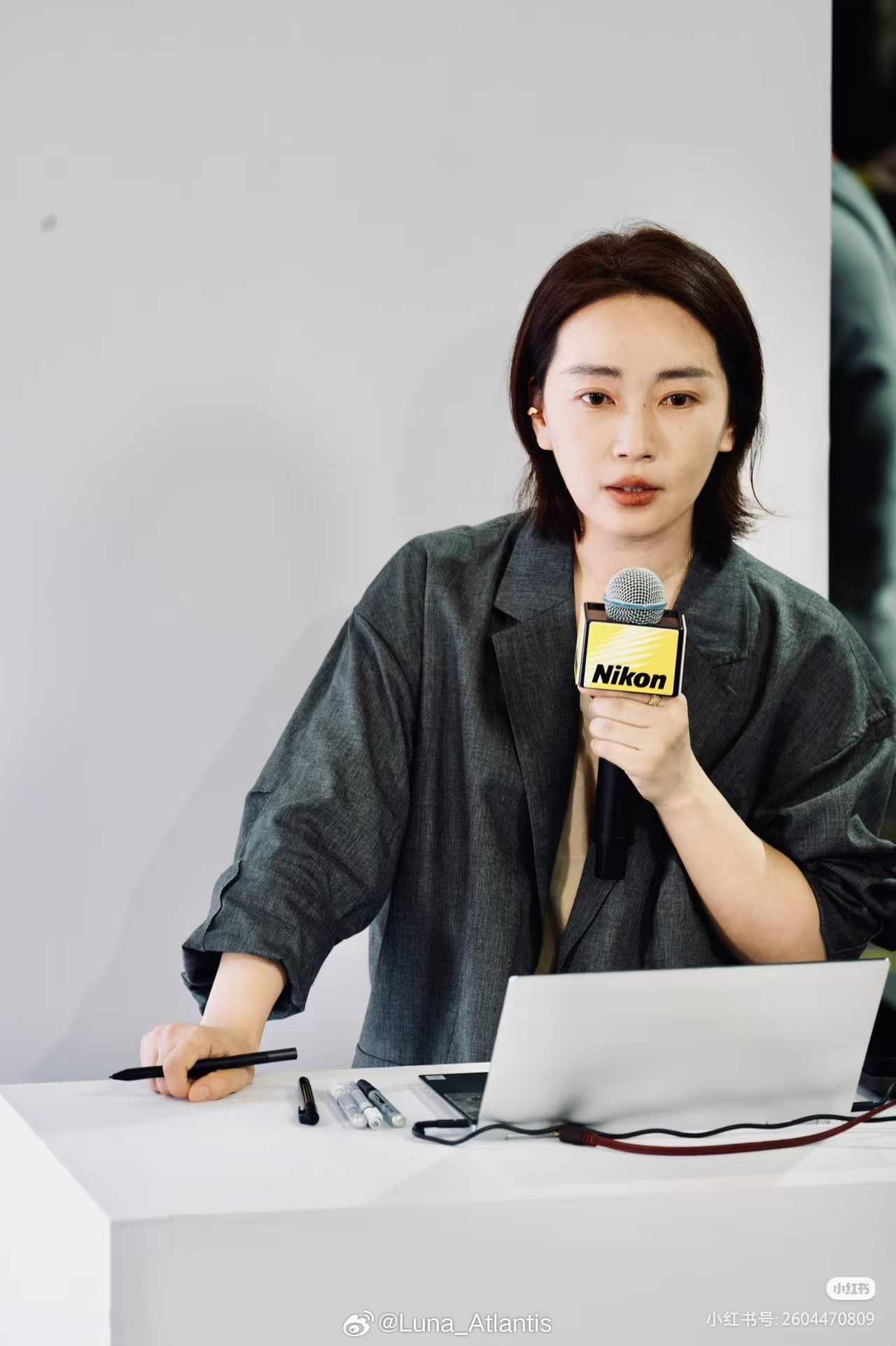 我拍的尼康海报/北京PE在北京PE摄影器材展尼康展区的两场讲座结束了。现场人很多