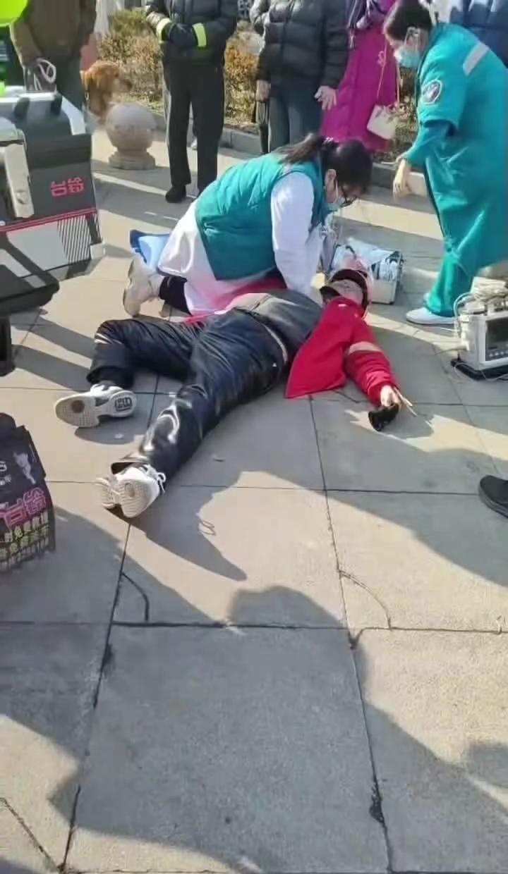 外卖骑手受伤赔偿到了。自己只拿到医疗费，经维权处理再拿一笔赔偿外卖小哥 外卖骨折