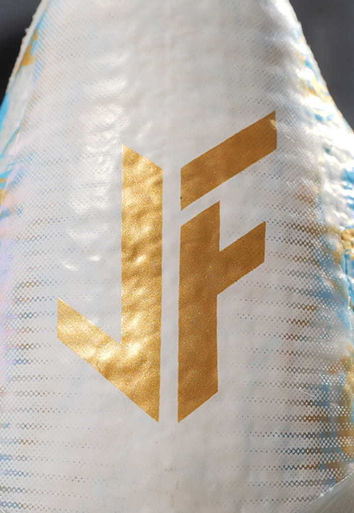 菲利克斯个人专属美津浓足球鞋