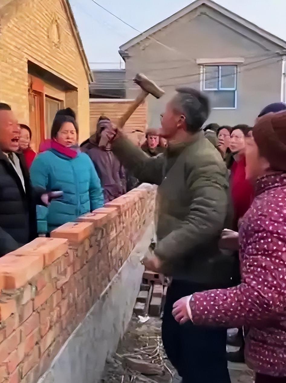 [兔子]欺负人欺负到家了！” 湖北襄阳，6 旬老汉将自家的一块宅基地卖给了一男子