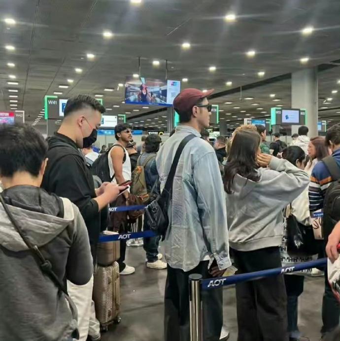 曝阮经天女友小他21岁 只要双方愿意年龄从来不是阻碍  阮经天看着也年轻啊 ，般