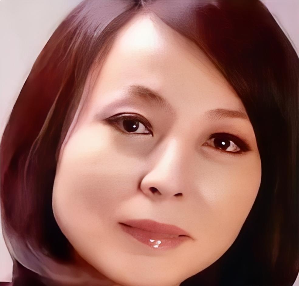 2005年，41岁河南女富豪李巧林爱上22岁男下属，没曾想，50岁那年，她不惜冒