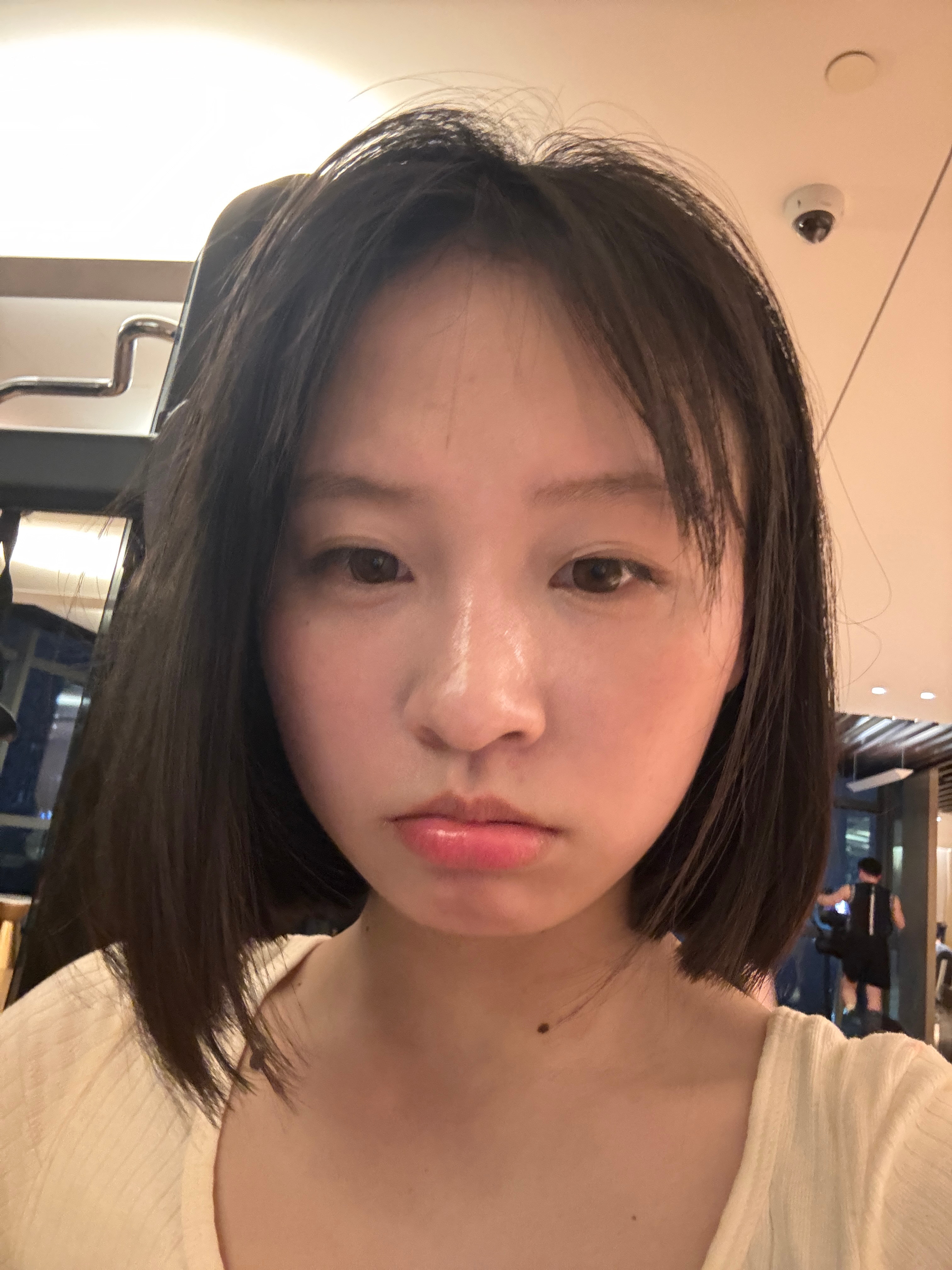 一年前还在为成功增肌到100斤开心到不行虽然当时上镜脸很肿 圆圆的大饼脸没想到一