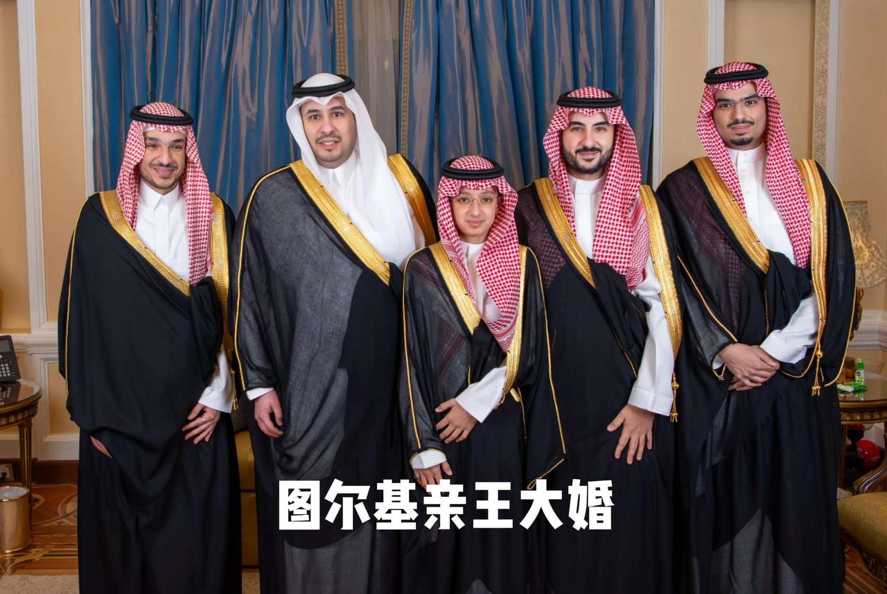 【萨总大婚照请查阅 2025.03.16 发布的作品，哈立德大婚照请查阅 202