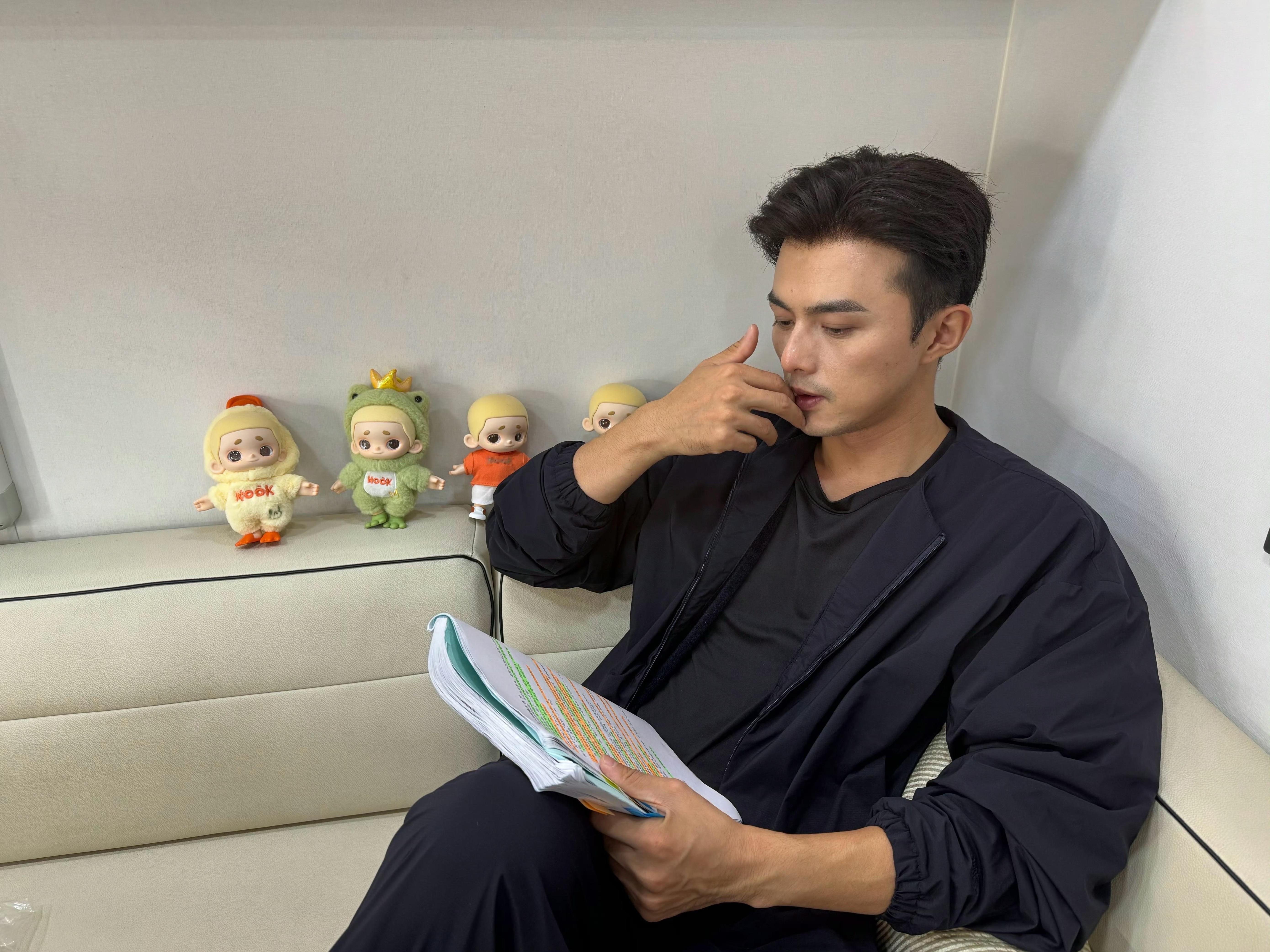 叶祖新曾说不演戏了就去炒粉还好叶祖新等到了属于他的花期在中年绽放 又有什么不可以