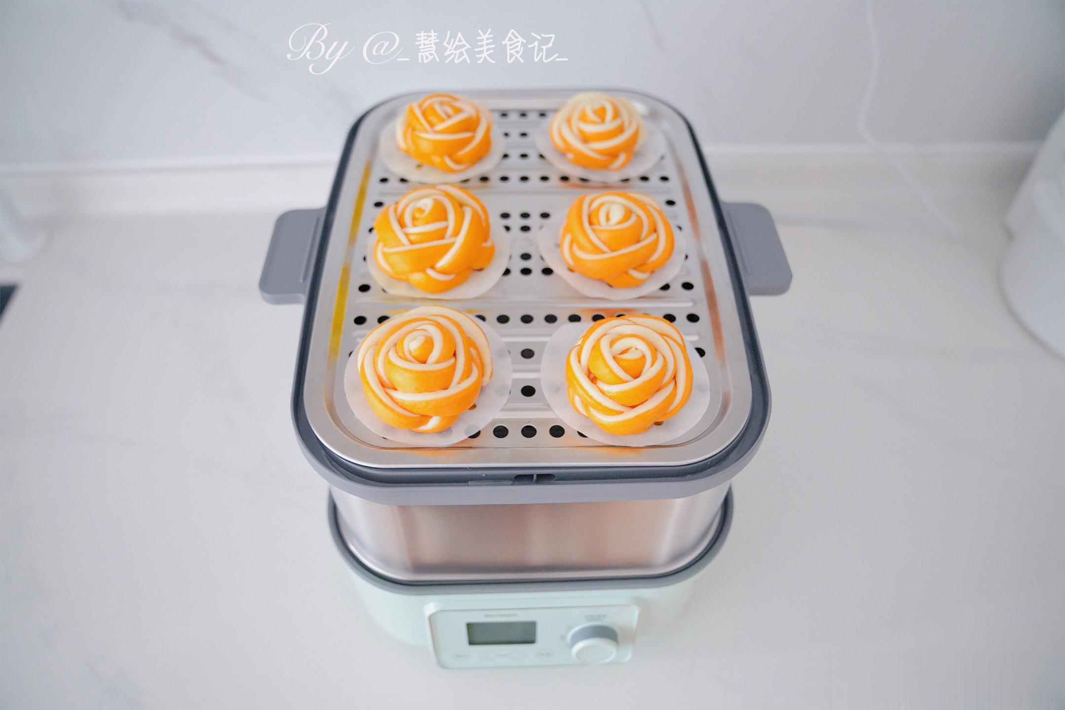 双色玫瑰花卷食谱~正面、底部和横截面都是一朵玫瑰花，看着复杂，其实操作很简单~也