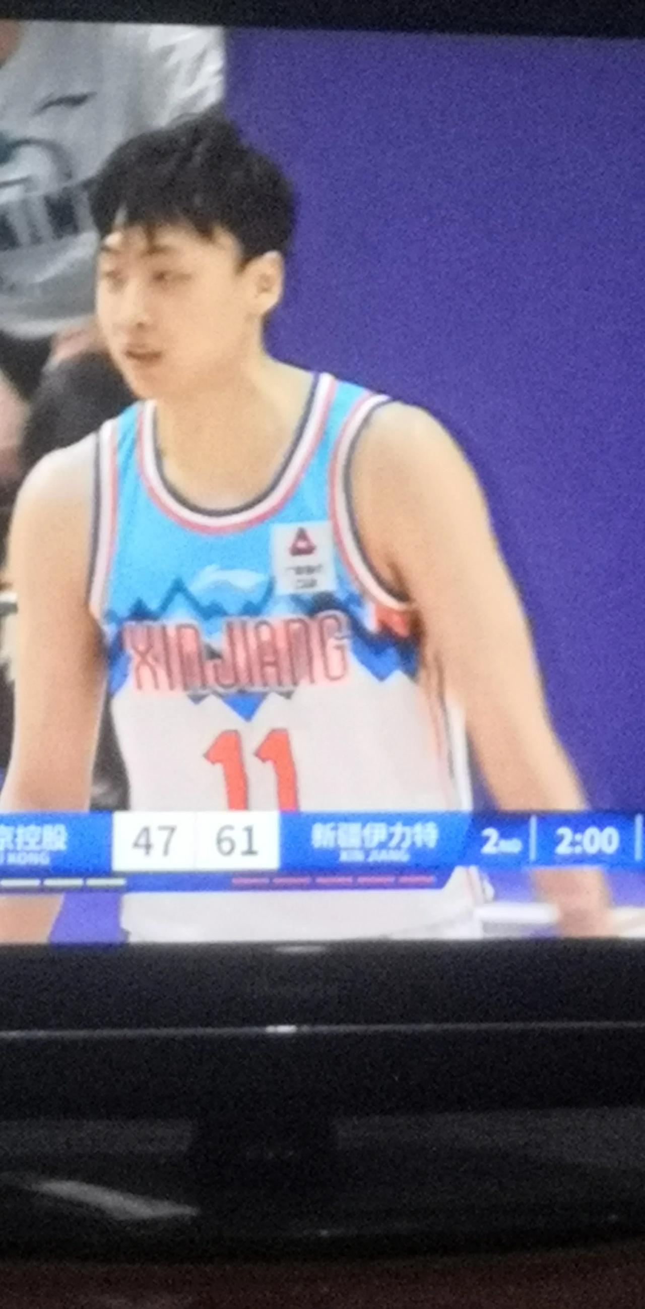北控主场104：111负新疆，闵鹿蕾错用一人。
       在今晚CBA第九轮