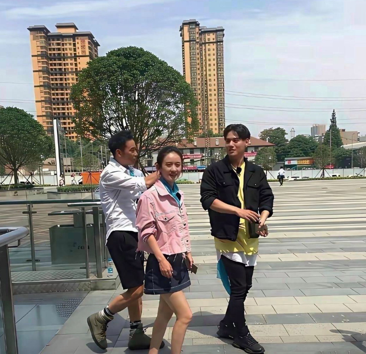 据说这是最接近赵丽颖本人的照片，你觉得好看吗？ 