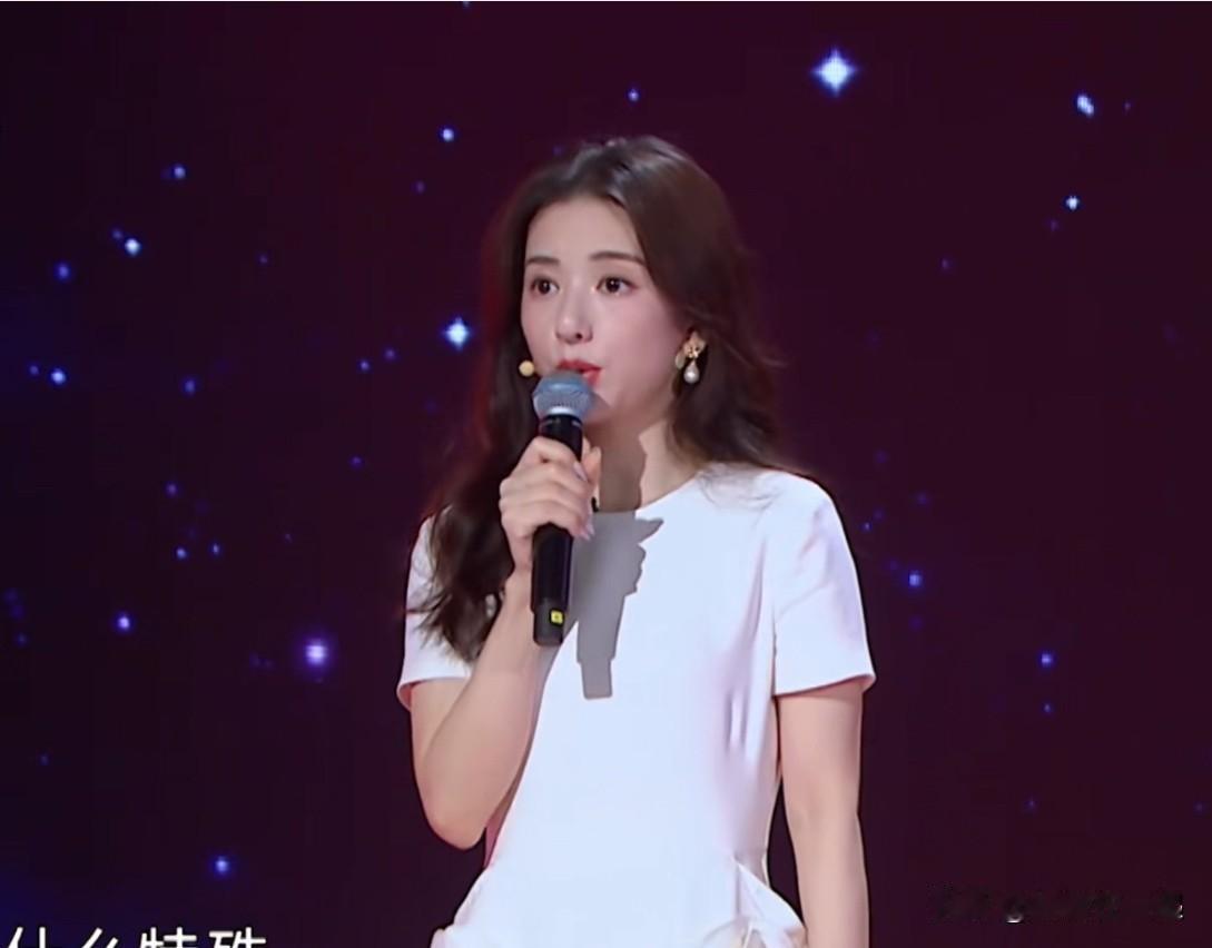 近日，郭富城的妻子方媛亮相一档综艺节目，开启了她在荧屏前的分享时刻。在节目中，方