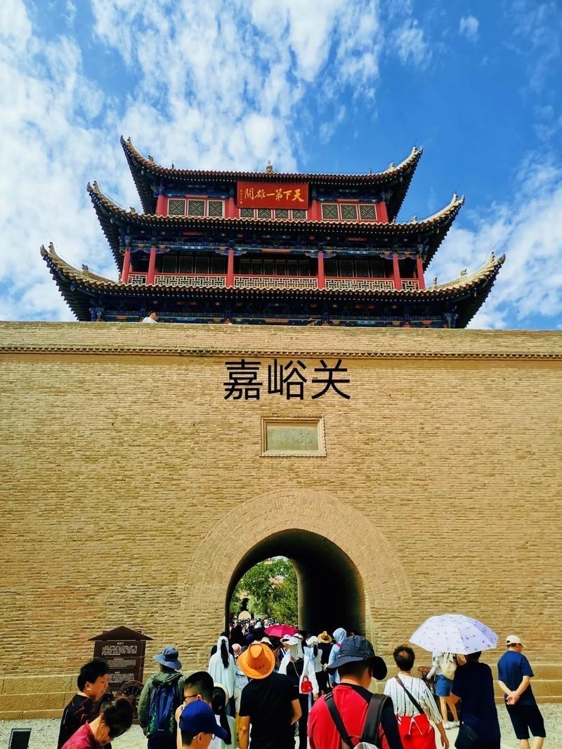 别在人挤人的关城耗时间，往南走7公里的悬崖古墩才是真宝藏——明长城最西端第一座烽