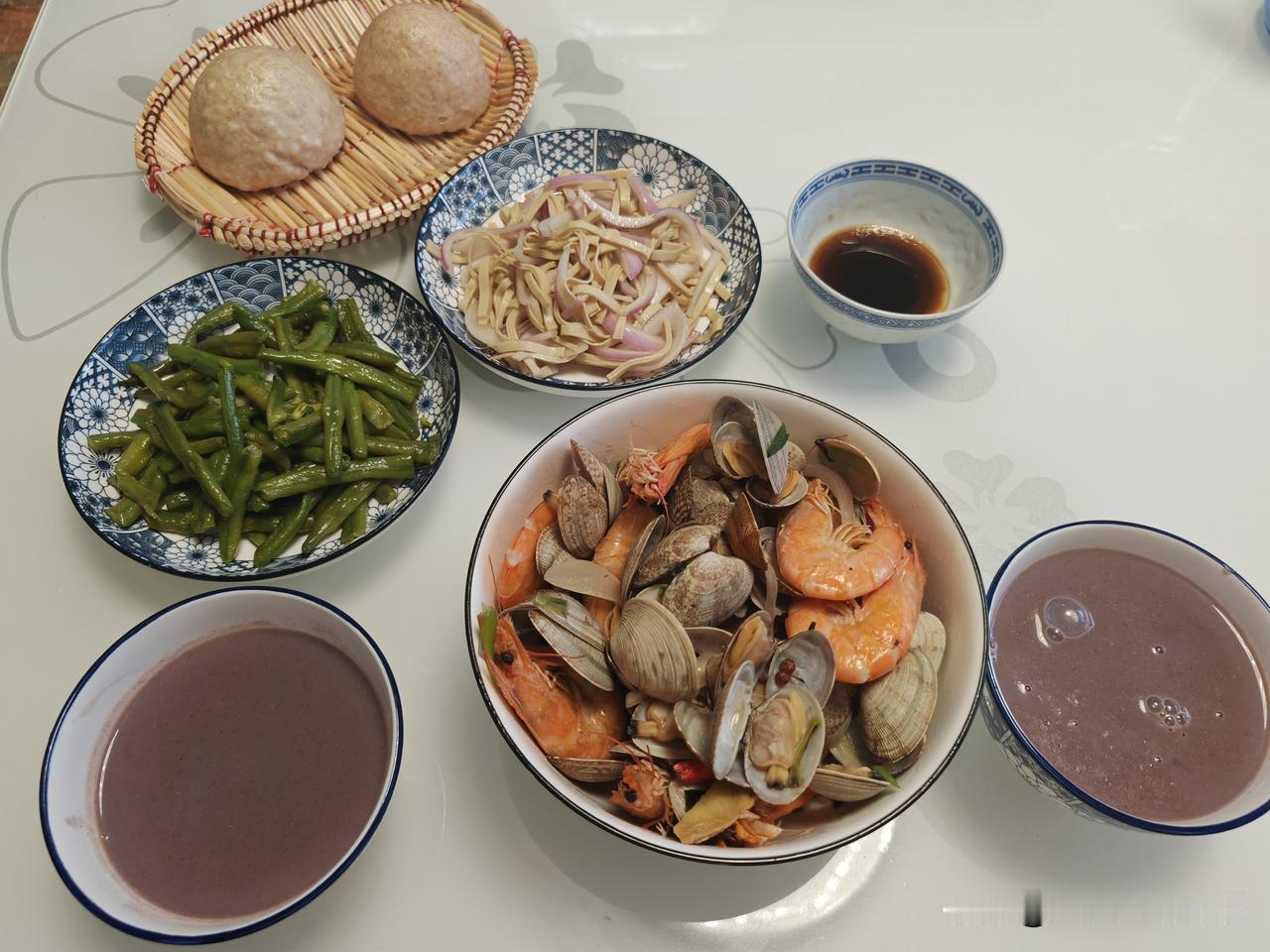 我和老公的晚餐分享～
[微风]炒长豆角
[微风]拌豆腐丝和洋葱丝
[微风]干锅花