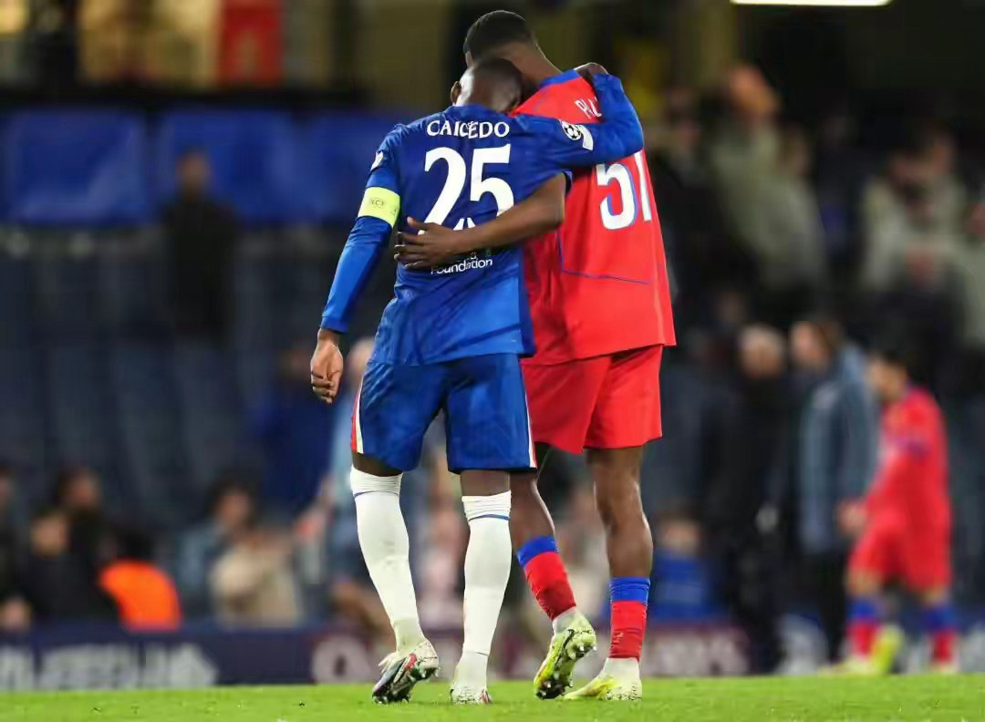 不止出局更是耻辱！切尔西两回合2-8遭巴黎血洗，创队史最差丢球纪录欧冠淘汰赛的斯