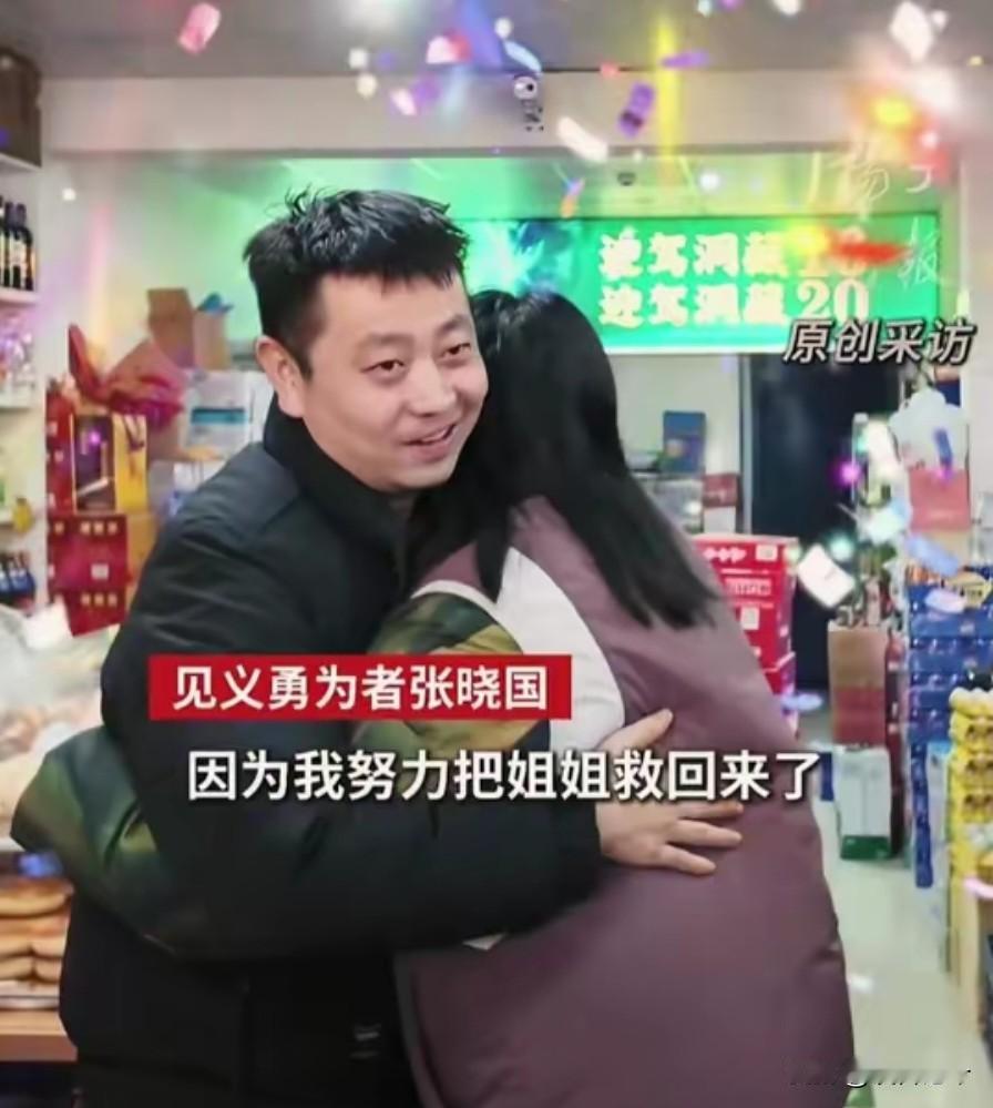 结账时的生死较量！男子却硬扛15分钟救回老板娘生命！

近日，苏州一男子到一超市