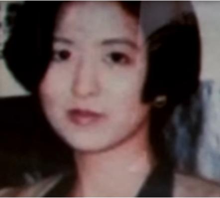 1997年，东京一处老旧公寓惊现女尸，尸检检测出男性精液残留，查清死者身份后众人