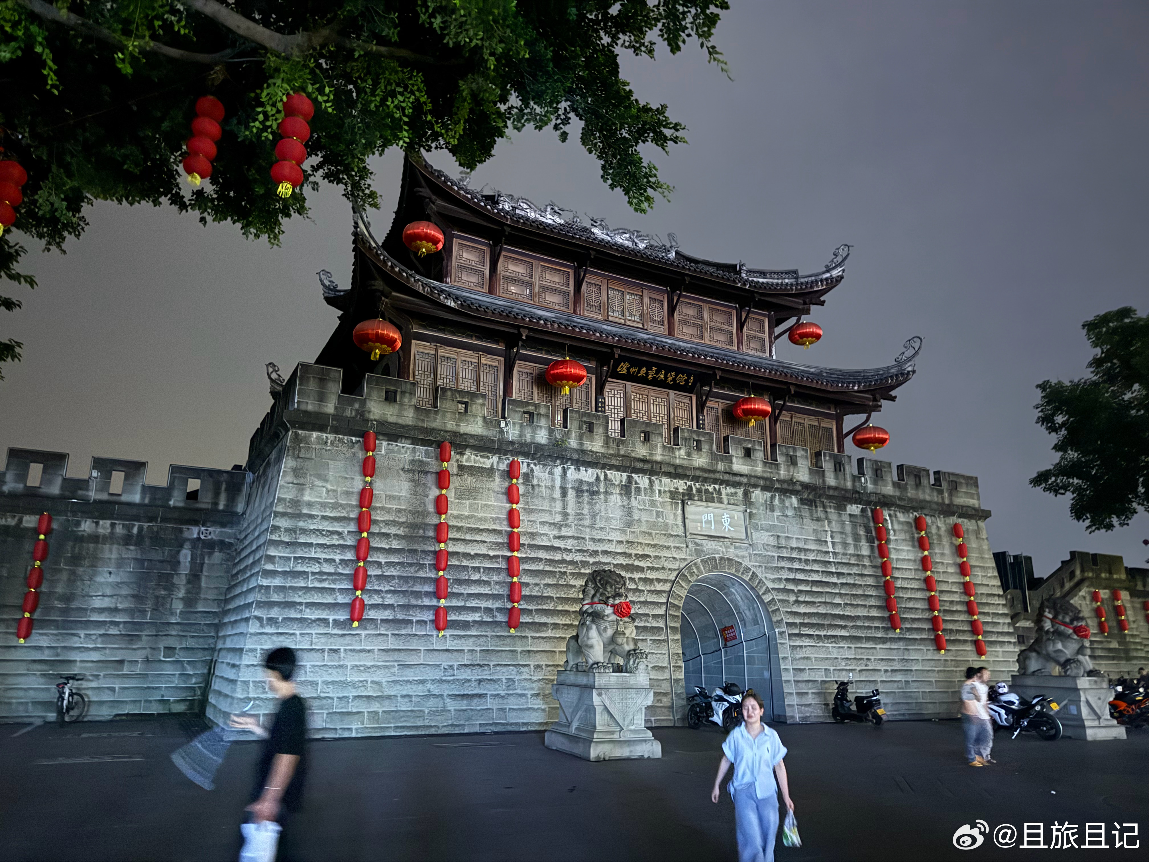 泸州东门一带，古色古香，非常热闹。 泸州·老城-东门