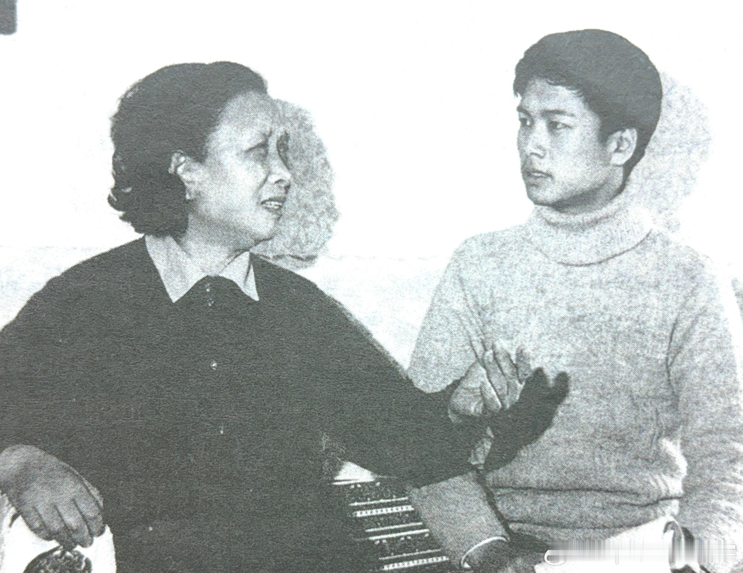 80年代尹桂芳为赵志刚说戏历史影像