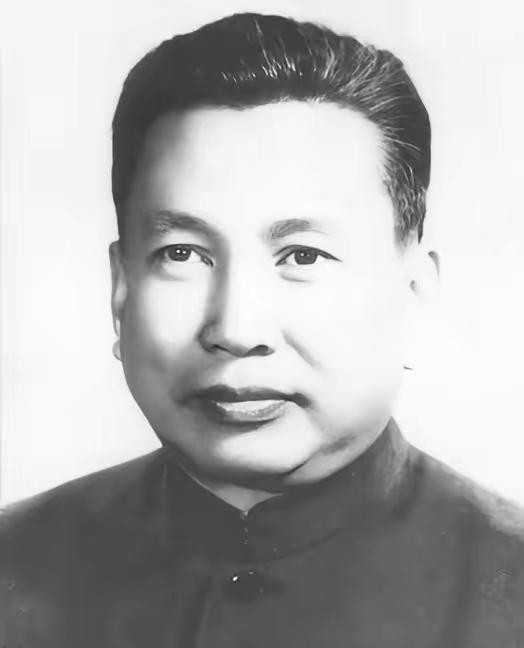 1985年，年至花甲的波尔布特，行为令人发指。他给自己分配了一位20岁出头的貌美