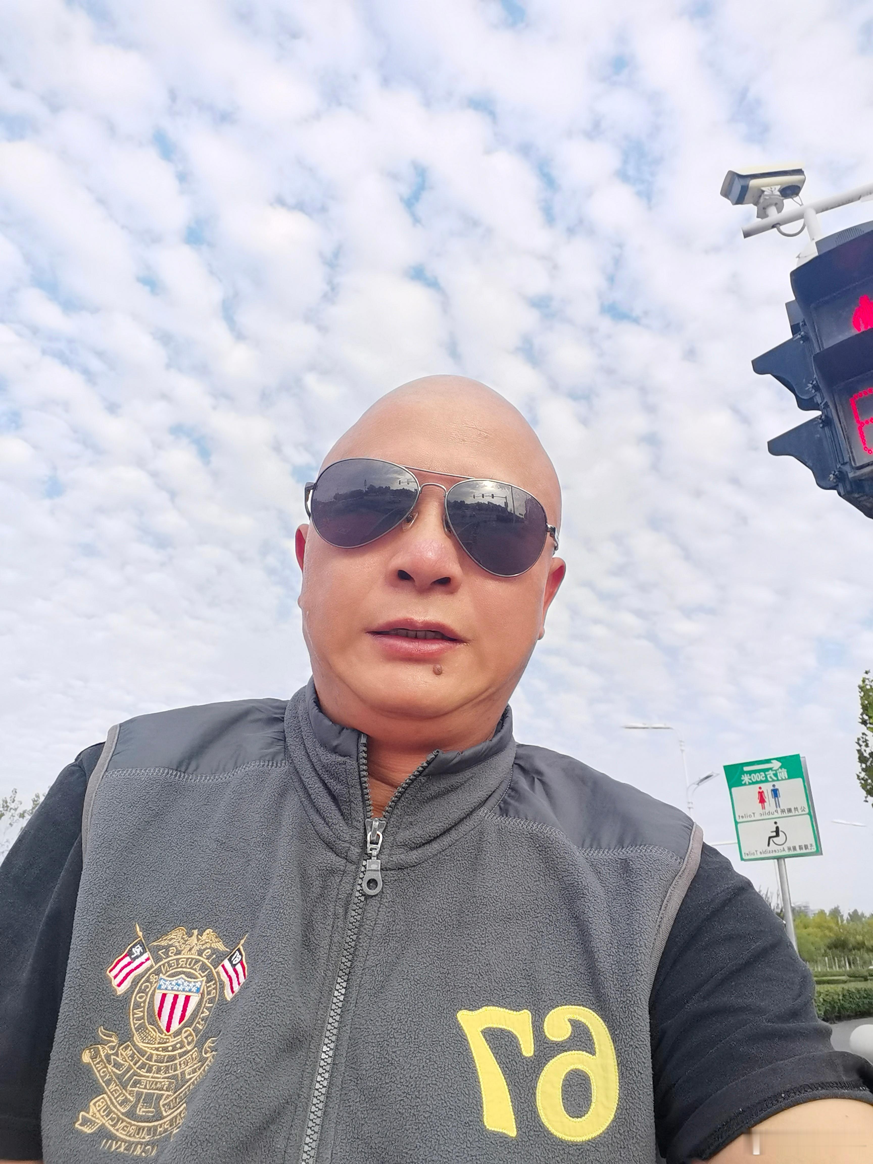 天气真好，是那么的蓝！  ​​​