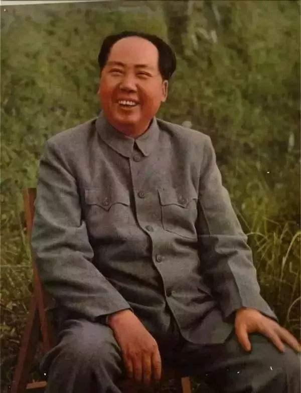 光影如梭，一代伟人毛泽东，已经离开我们四十余载。然而，他那特有的领袖气质，却在中