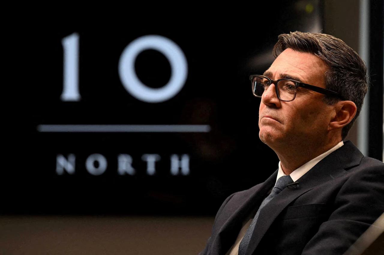 英国新任首相伯纳姆与特朗普通电话，主动推介北海石油开采合作，回应美方此前要求英国