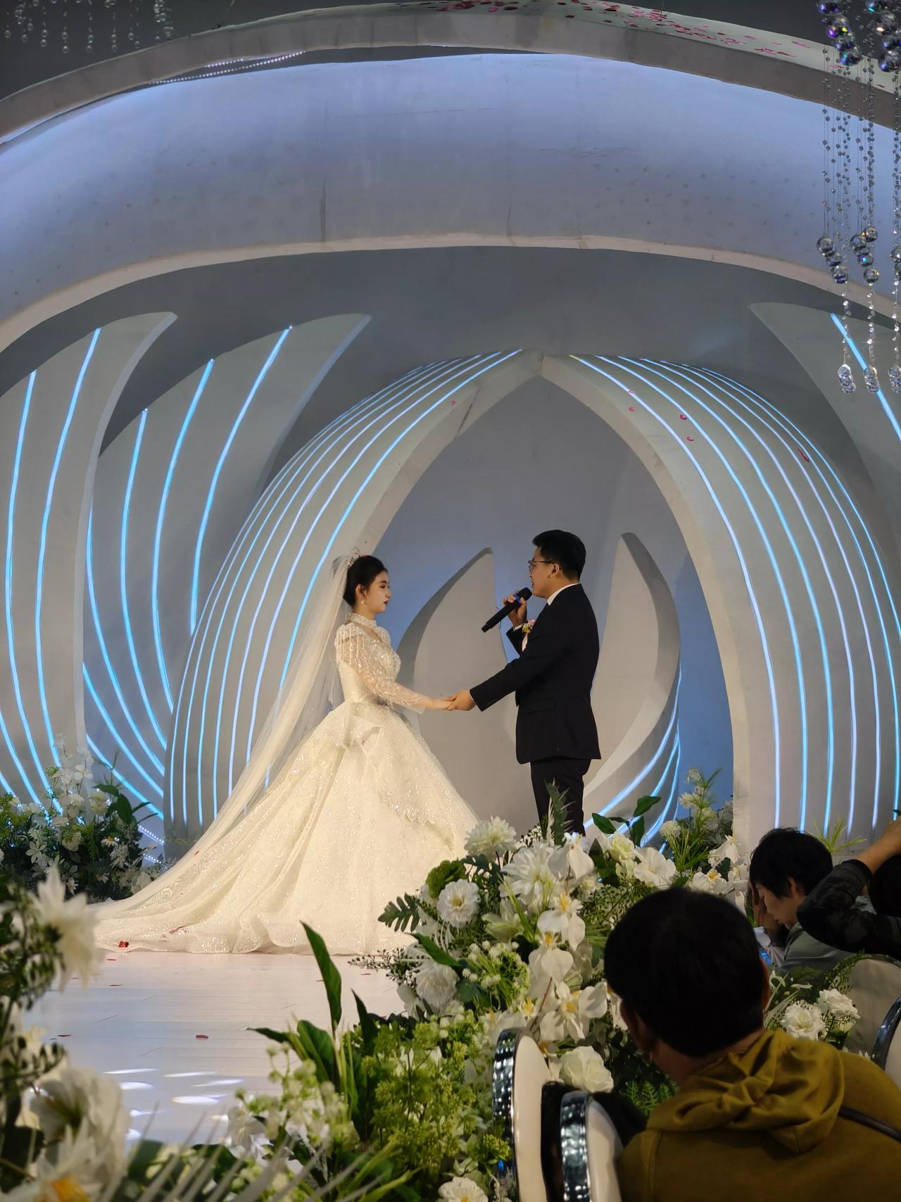 昨天，5月2日，我的儿子终于迈入婚姻的殿堂，作为父亲，很激动，很兴奋，一桩心愿已