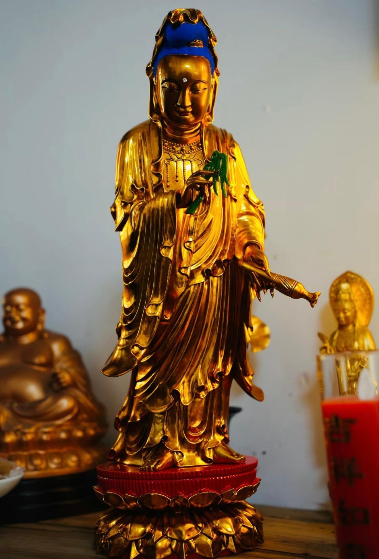 人世繁杂，总会遇到各种荆棘和坎坷。不同的是，有人总是沉溺在过去的失败中，自暴自弃
